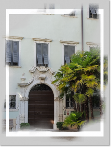 Rovereto, Casa natale Rosmini, ingresso principale.